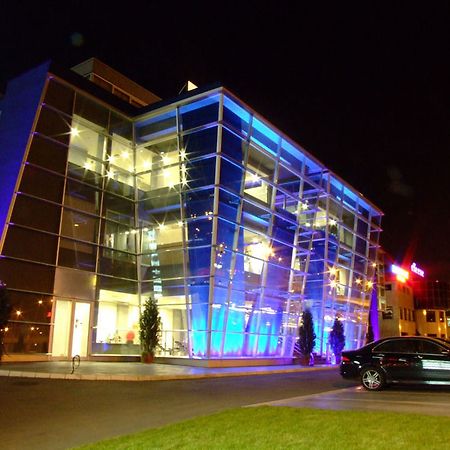 Hotel Metropolitan By Belgrade Arena Buitenkant foto