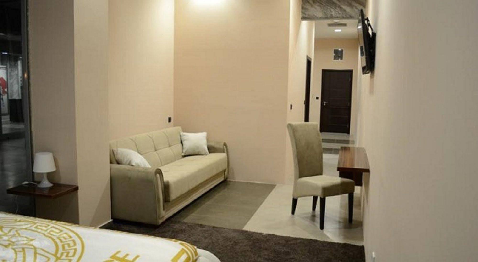 Hotel Metropolitan By Belgrade Arena Buitenkant foto
